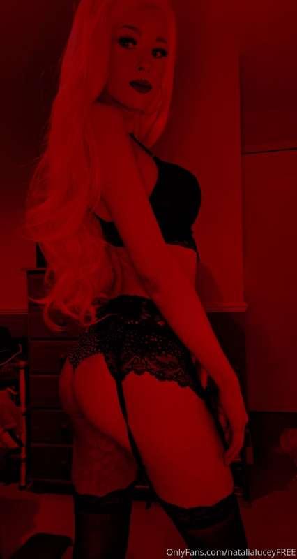 Cum on over to my paid where I’ve just posted some pussy pla..