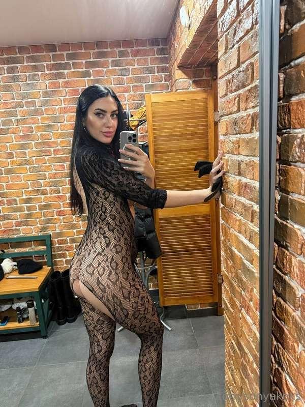Don't tell me 'no' when your eyes say 'yes'....😈