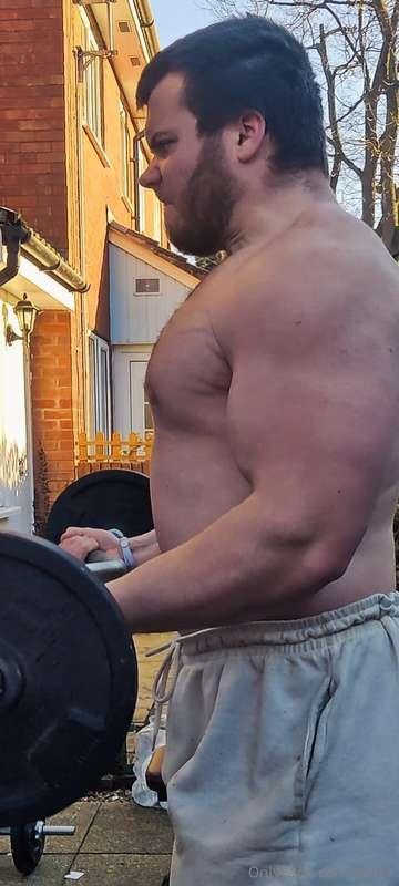YES THE MASSIVE MUSCLE GIANT IS BACK , I AM GROWING BIGGER A..