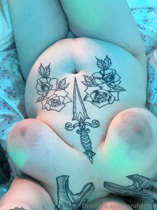 𝐒𝐥𝐞𝐞𝐩𝐢𝐧𝐠 𝐧𝐚𝐤𝐞𝐝 𝐢𝐬 𝐚 𝐦𝐮𝐬𝐭