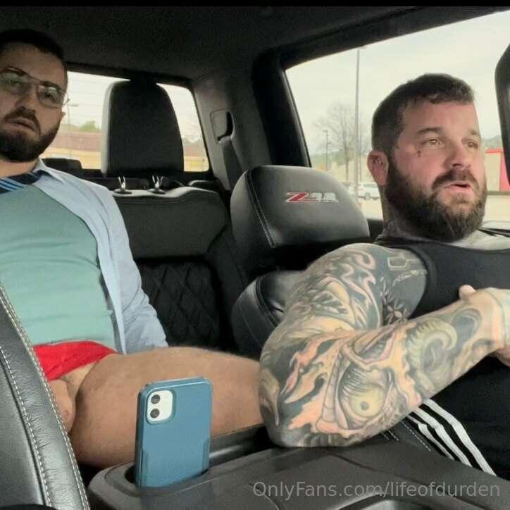 I love getting @robertoraw in my backseat 🛻 😈