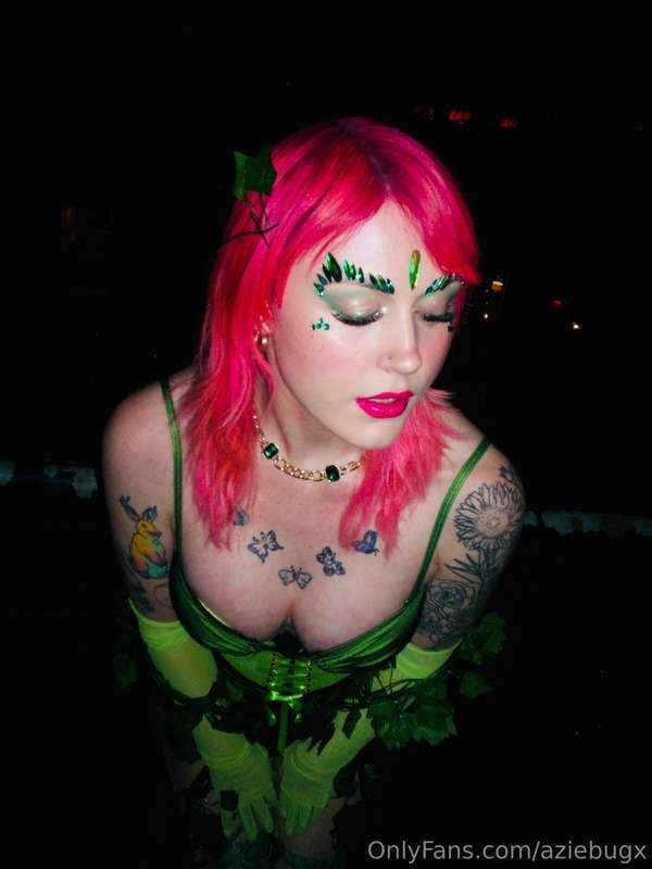 me as poison ivy 🍃 happy early halloween 👻 