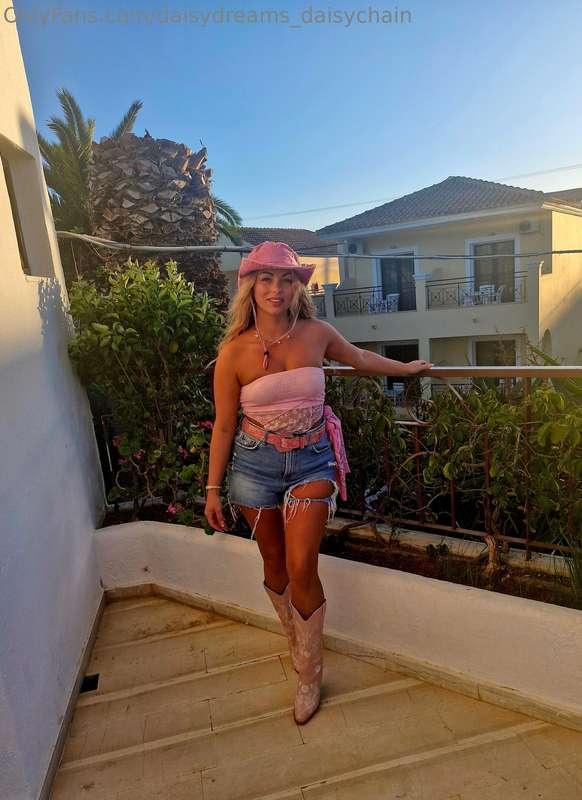 Summer loving had me a blast 🤠