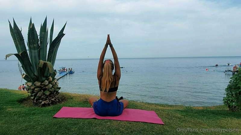 Yoga helps me keep my sexy body in shape😉