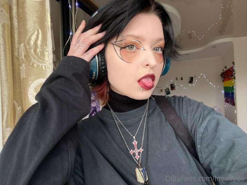 Feeling playful today — want to join me in private? 😘💬