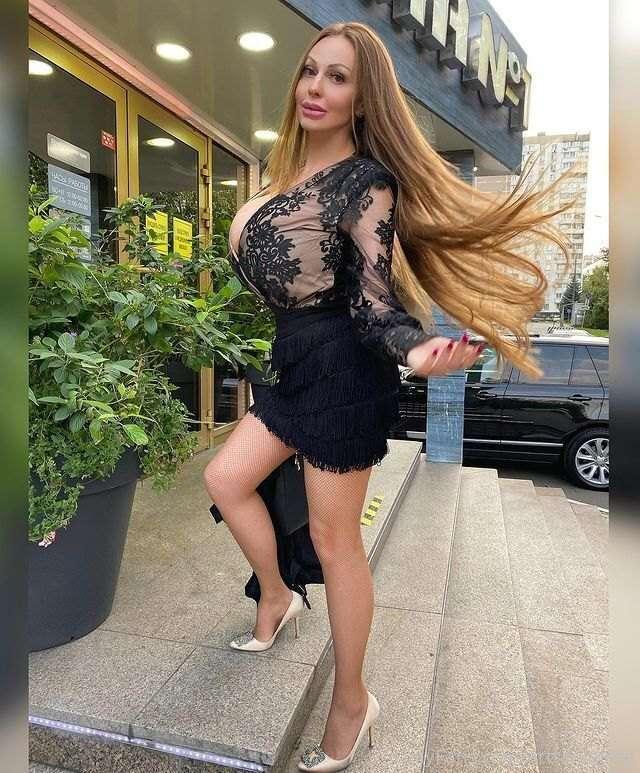 Going to a restaurant with a fan  😋
Write me a private messa..
