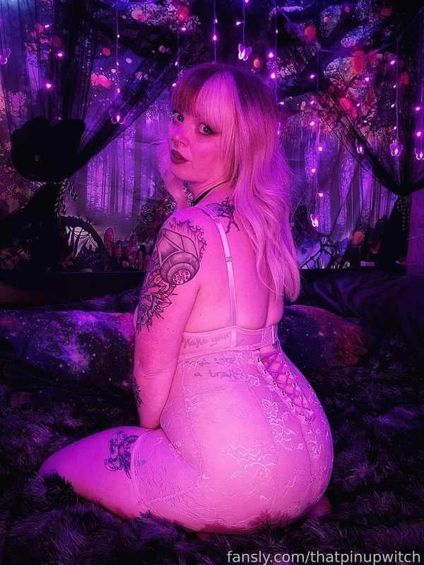 thatpinupwitch image #4