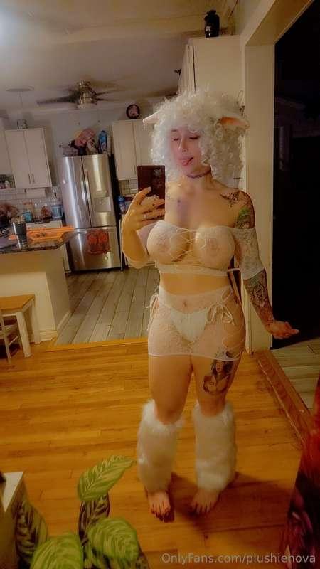 Who am I gonna see at kimochiicon Sunday in my little sheep ..