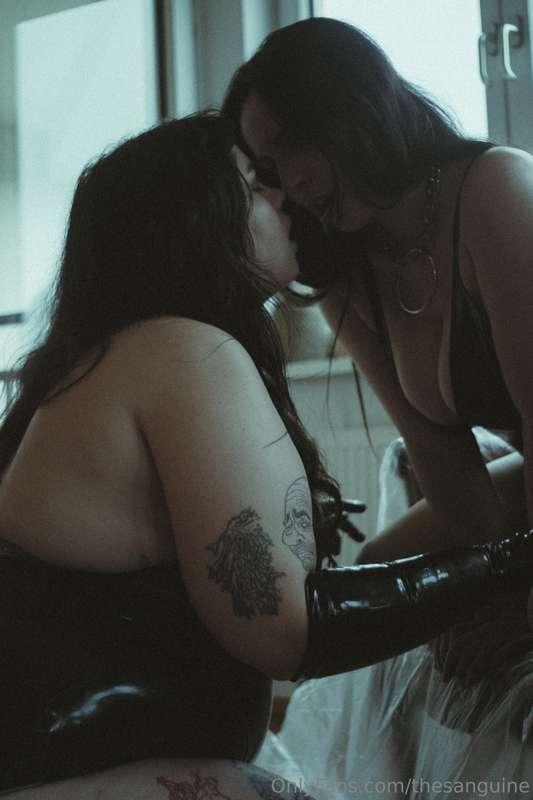 BTS photos of the Berlin Fucktape with @mariariot  Photos: @..