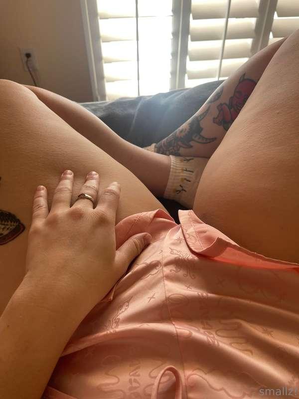 happy friday babes. i hope you’re able to relax a bit this w..