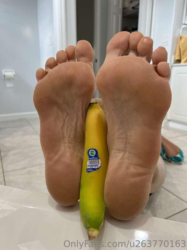 Would you fit between my feet? 😏💙
