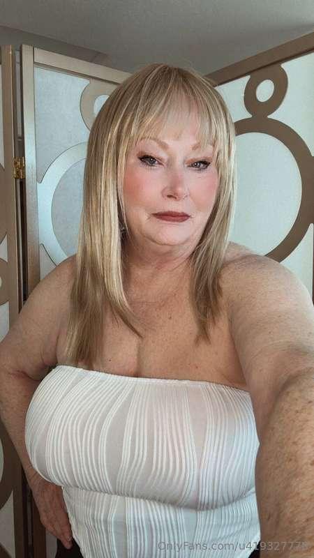Super horny, msg me 😉