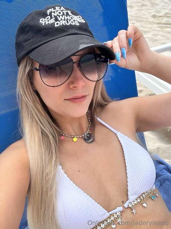 the beach is my happy place 🏝️🌊☀️