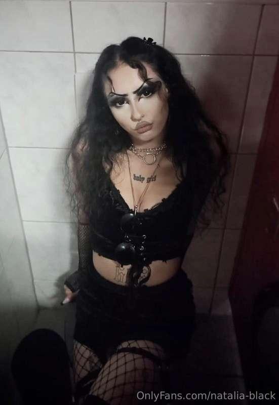 Die Nacht gehört mir.  Wer hat den Mut, mich in meiner Welt ..