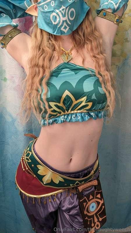 Zelda's sexy tummy, shooting today!