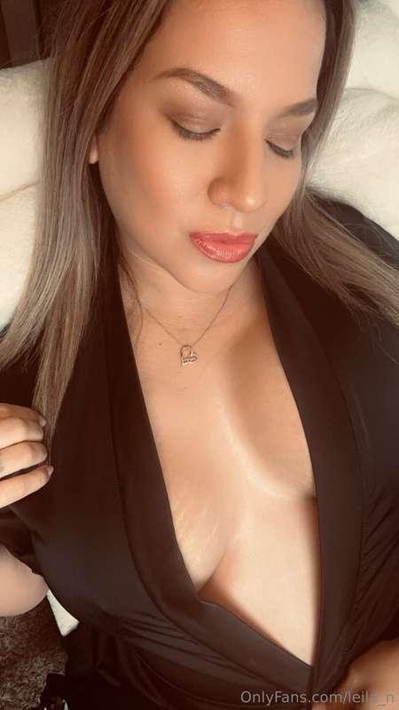 dm me i wanna show you something extra naughty 💕