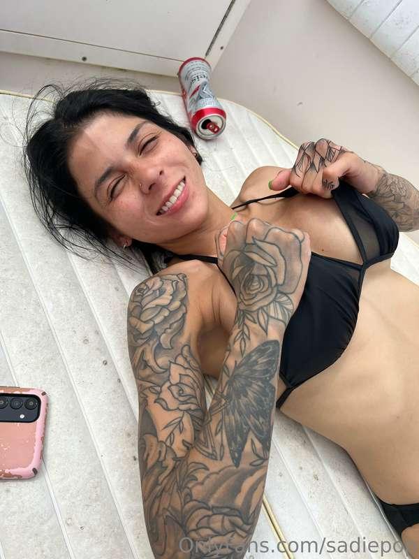 Boobs on the boat 🛥️