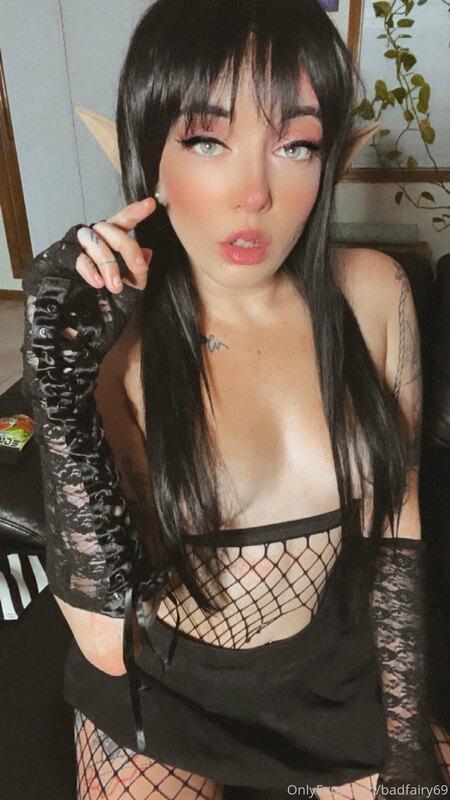 Hi babes there’s a 50% off sale in n my completely nude page..