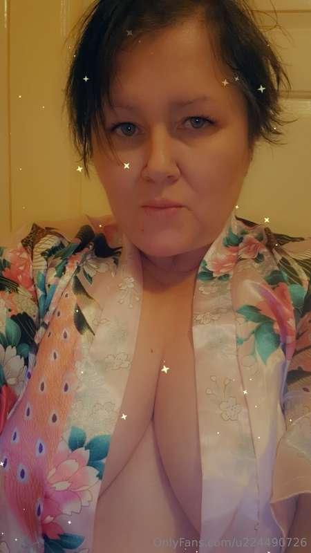 Just out the shower. Cum dry me honey xx