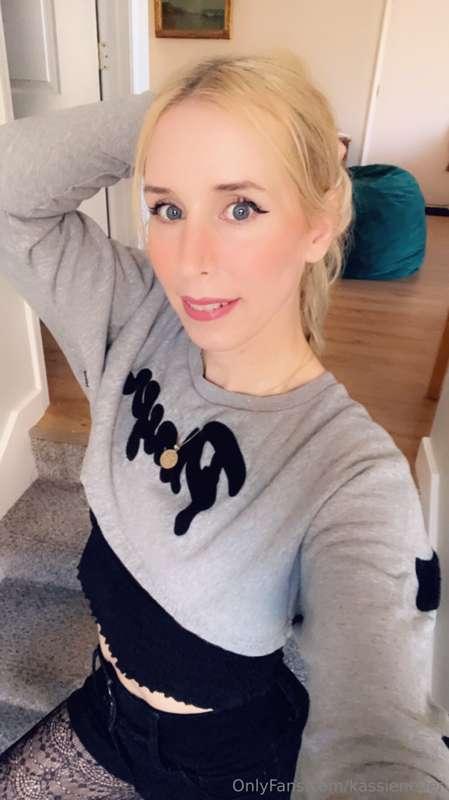 Just a cute, silly trans girl 💕