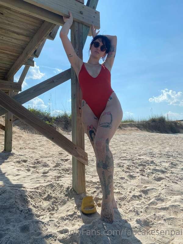 Get ready for a ton of cute beach pics that I took last mont..