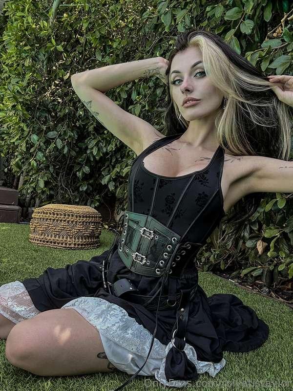 would you go to the ren faire with me? 🥺