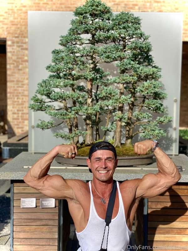 Bonsai trees!!!! How incredible are these 🤯🤯🤯 can you believ..