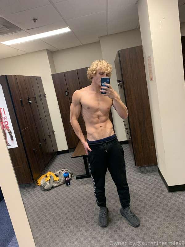Dm me for a free trial to my main 🥵🥵🥵 @sunshinsmile99