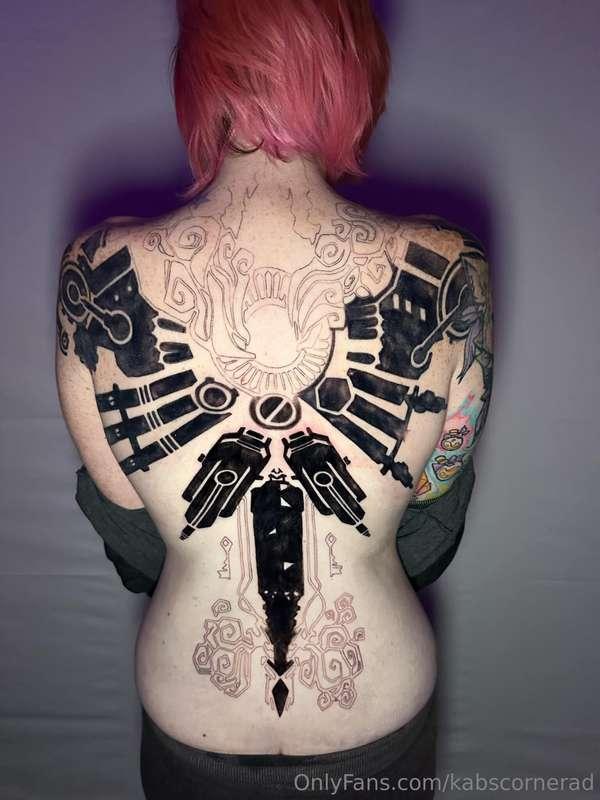 More progress on the back piece 😵‍💫 one more session to go o..