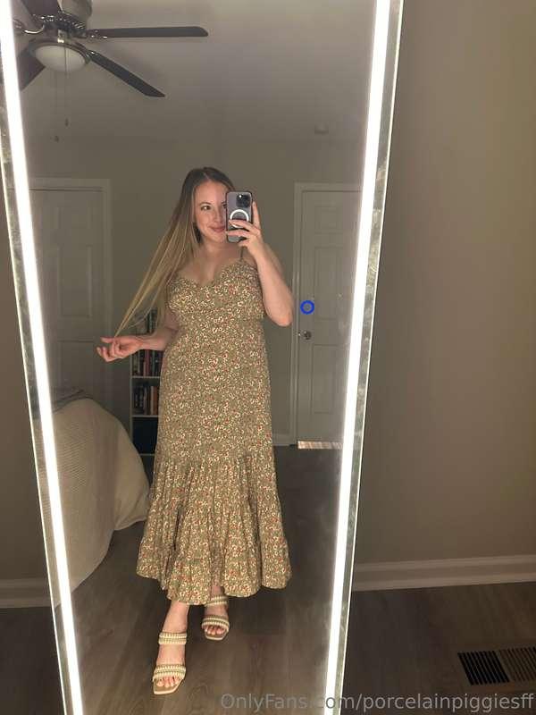 Does my dress look very cute?😘❤️