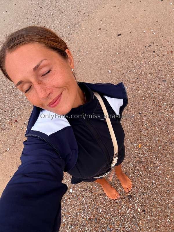 Feet on sand happy girl ☺️