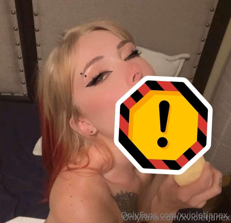 DM me I know your dying to see me suck you off 👅 🍆 💦