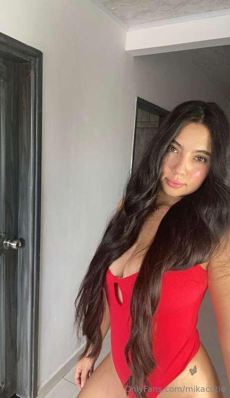 You. Me. A flirty convo in the DMs. Let’s start the firework..