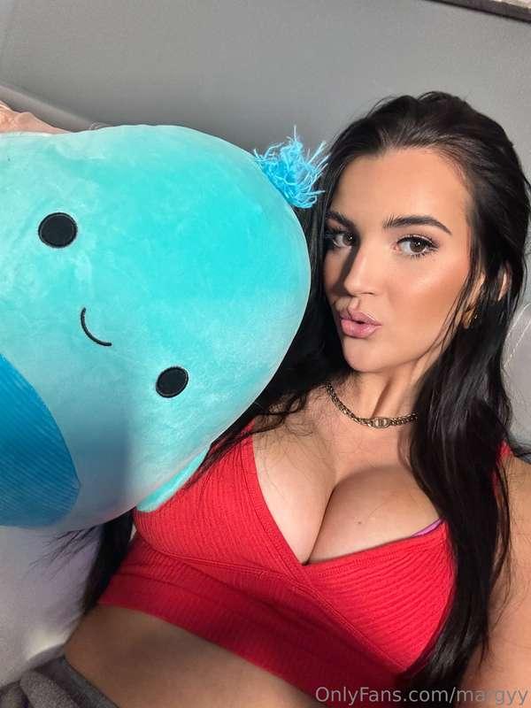 lazy days in… spend it with me?🫶🏻