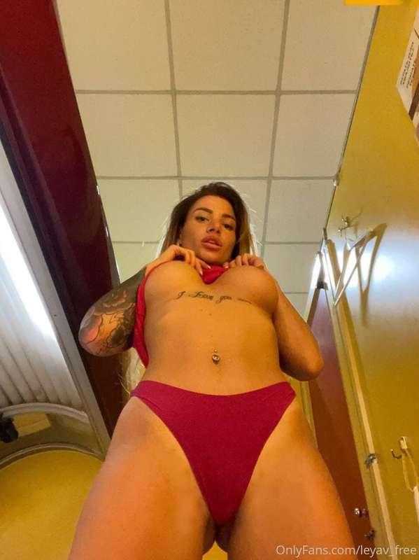 Do you want to be downstairs? Take off my panties.😈