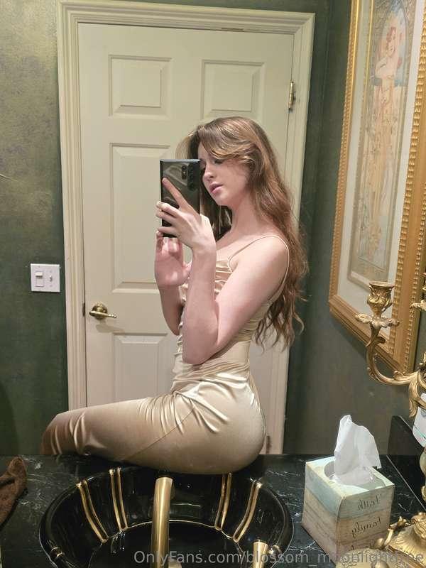Bathrooms at parties are for two people, I just need you ;))