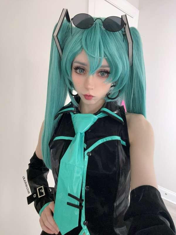 duckie%20cosplays main image