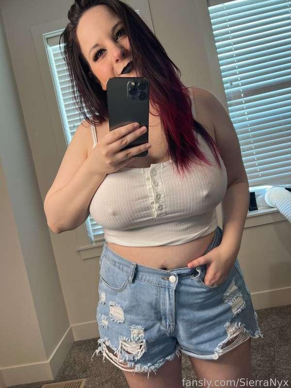Take my shirt off and suck on my titties please 🥵

#chubby #curvy #thick #bbw #mombod #milf #hotmom #mommy #mature #cougar