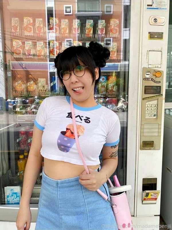 ถ้าเลือกไม่ได้ว่าจะกินอะไร
ก็เค้านี่แหละที่อร่อยสุด 😘

If yo..