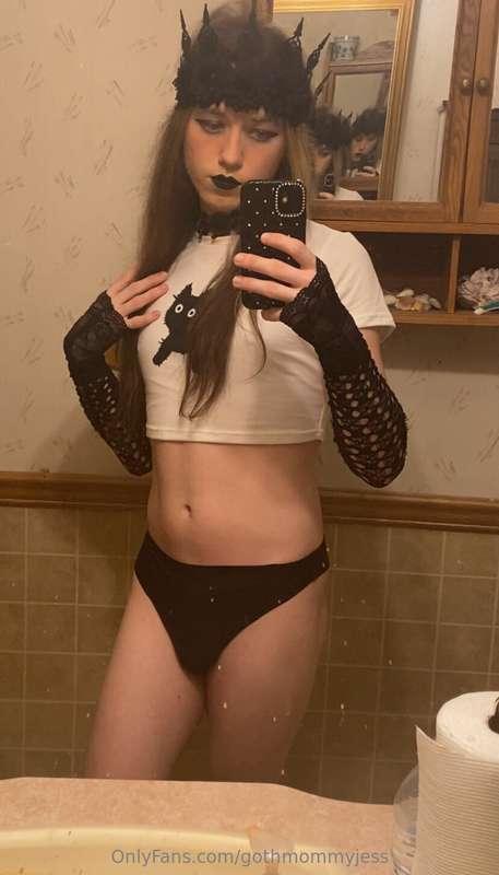 gothmommyjess image #0