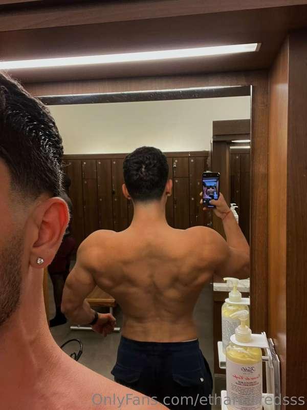 Successful back day 🥩