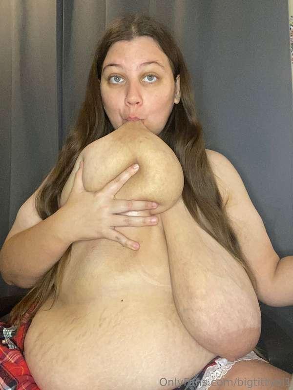 bigtittybi1 image #2