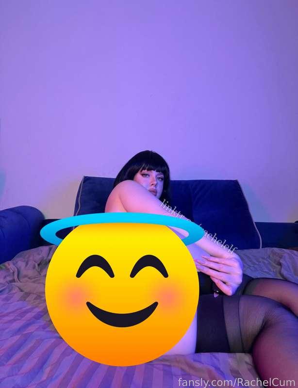 So conveniently located. Would you like to join in the back? I also really want🤩


#bigass #daddysgirl #ass #young #juicy #sexy #booty #naked  #body #babe