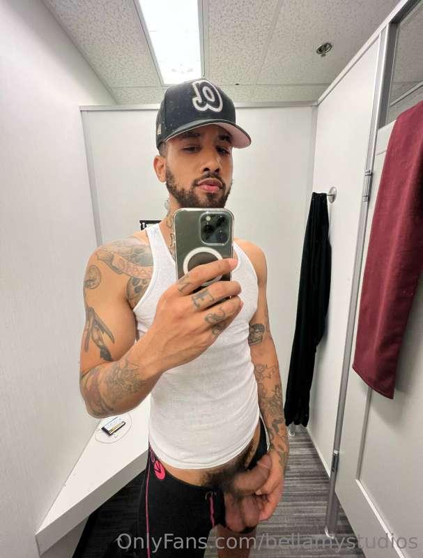 what y’all up 2?

PREMIUM: onlyfans.com/ronbellamy