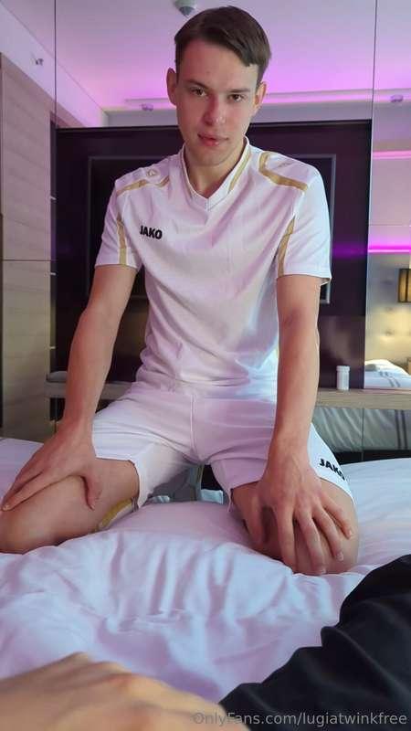 Who wants to play with the jock twink? 😏🧦⚽️New video is out ..