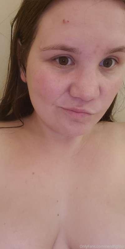 Who wants to see me spread my pussy again for a 2 hour windo..
