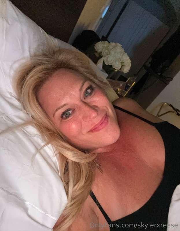 Happy Sunday 🌸 what are you doing today? Lazy Sunday 💋