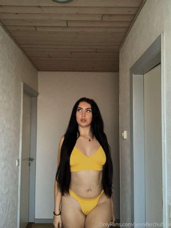 Yellow suits me a lot! (: