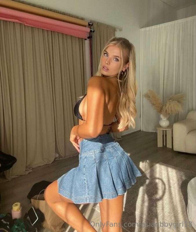 FUCKED BY THE ENTIRE FRAT!! @layla_roo has been classified a..