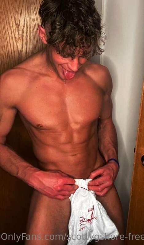 Let me be your naughty boy 😏

@scottygshore